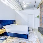 The Stallion #106 - Walk To Museums, Luxe Loft With Free Gated Parking